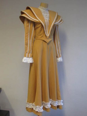 Robe Jaune Belle-époque voyage t.36,38,40