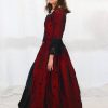 robe XVIIIe rouge et noir profil