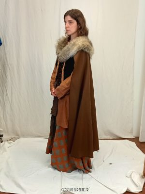 guerrière moyen-age avec Arc