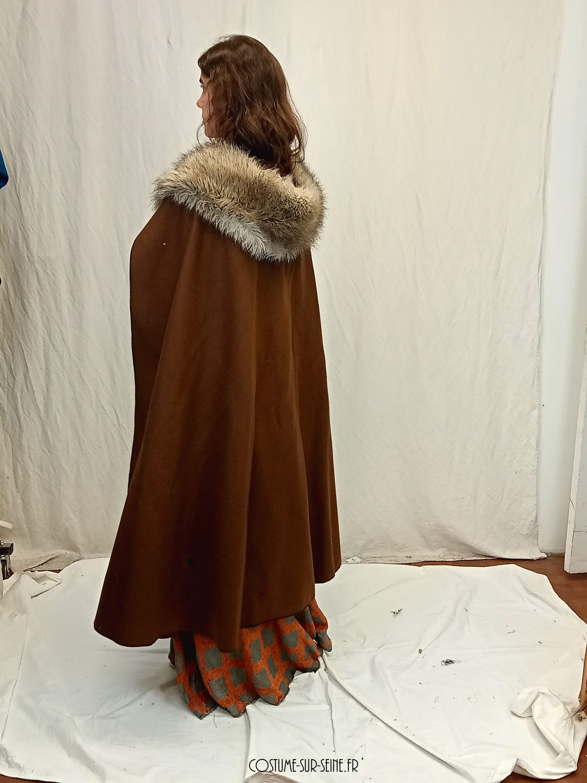 guerrière moyen-age avec Arc