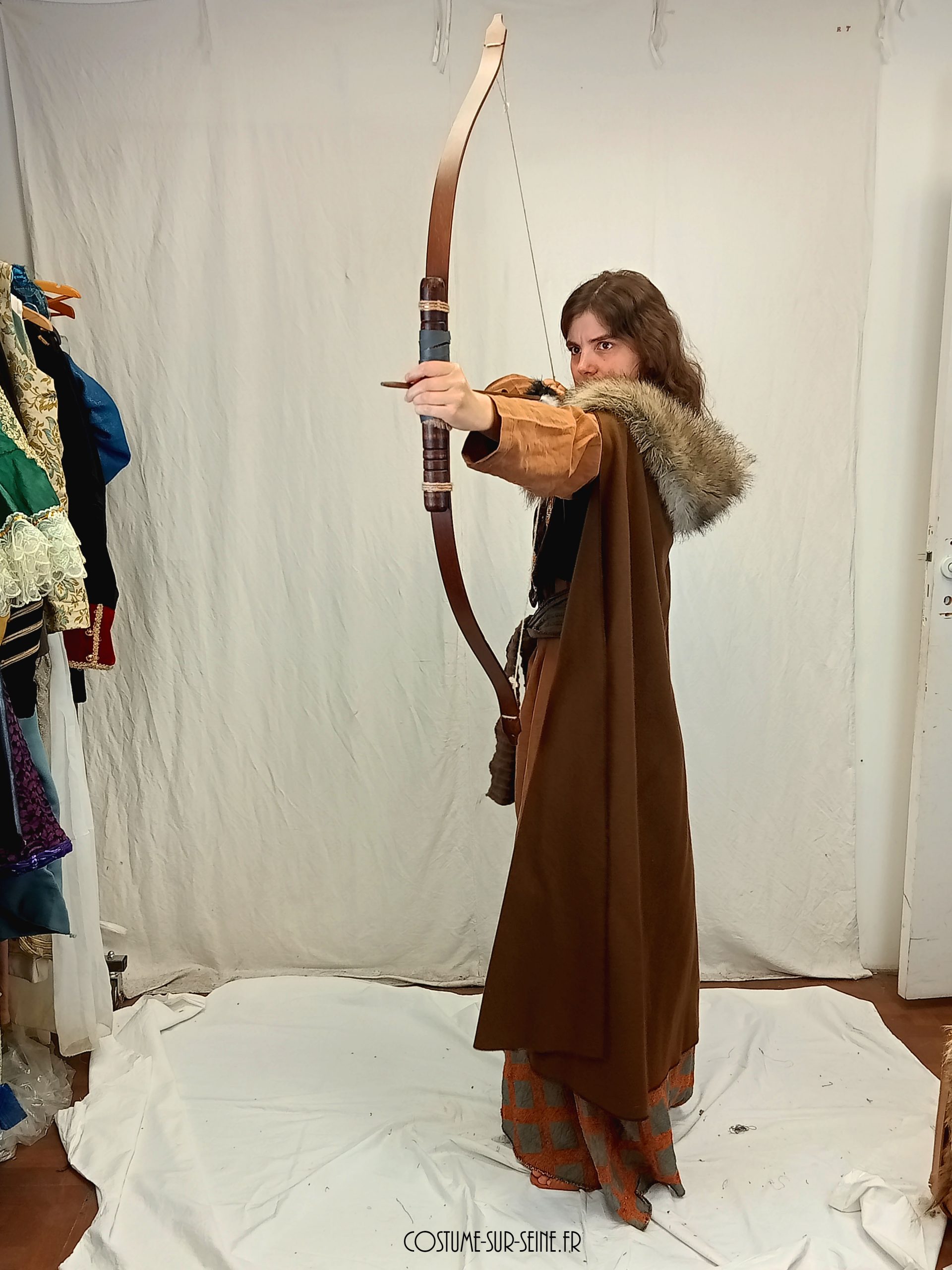 guerrière moyen-age avec Arc