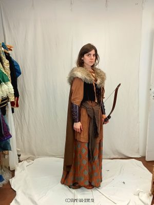 guerrière moyen-age avec Arc
