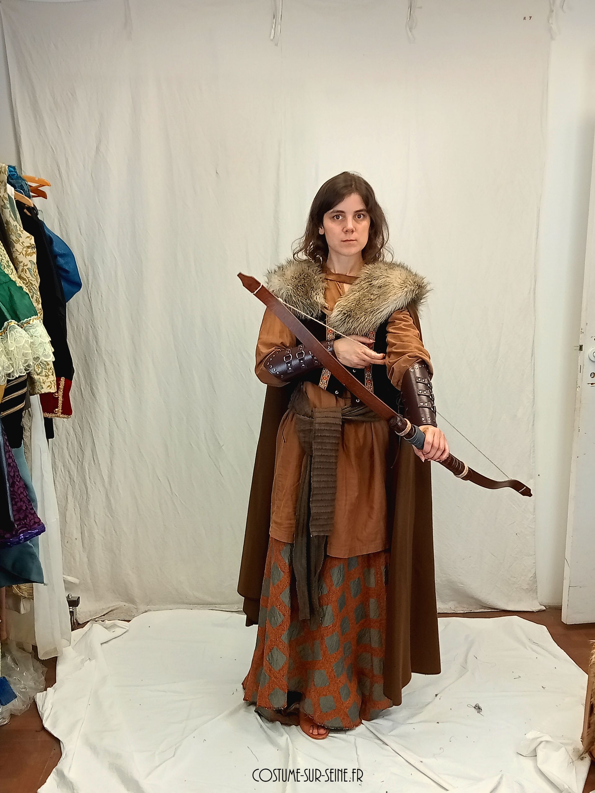 guerrière moyen-age avec Arc